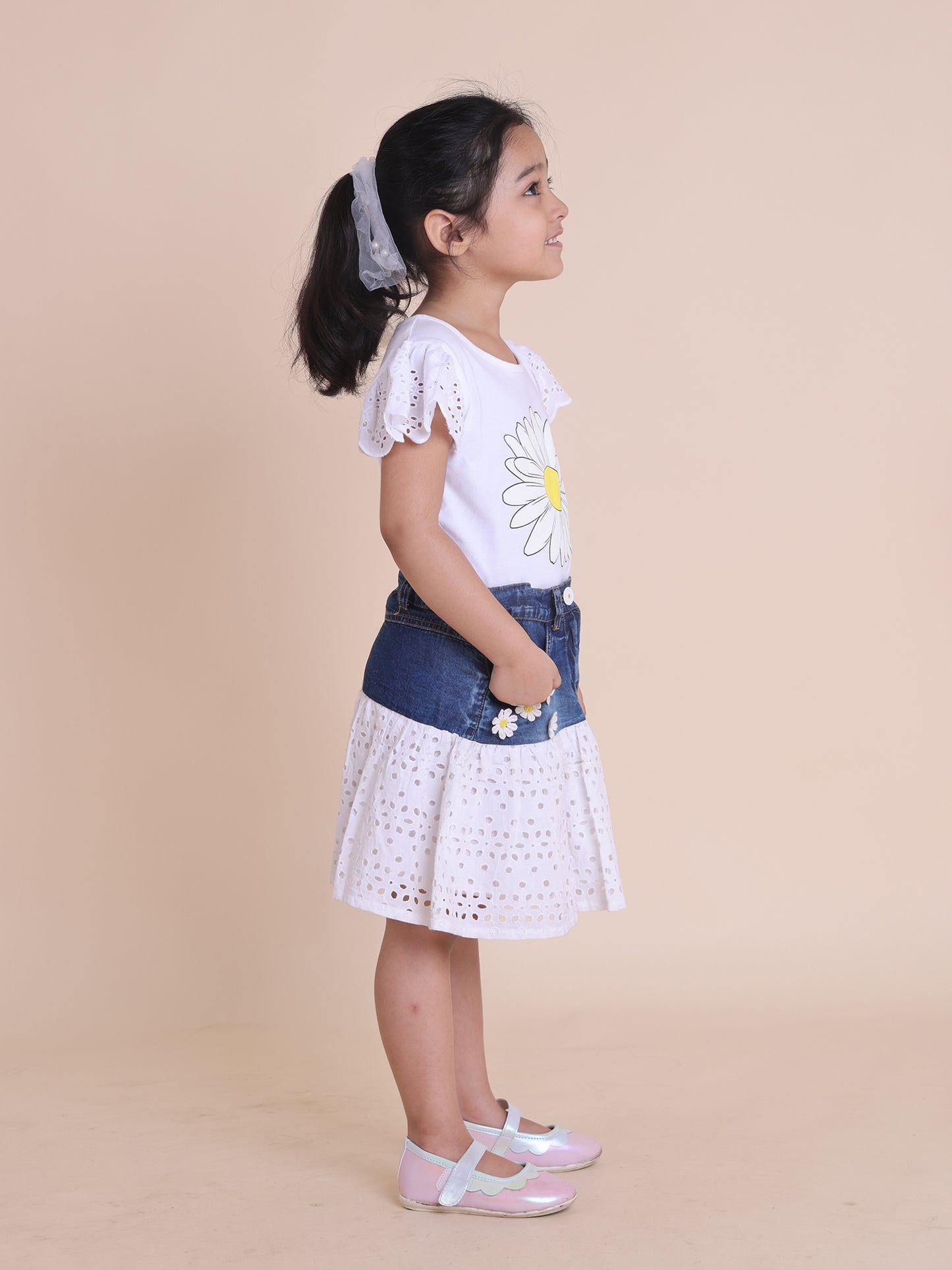 Girls white top with daisy flower print